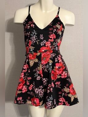 Size XS 0’Delilah Floral V-Neck Spaghetti Strap Romper